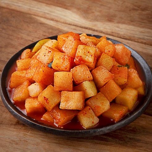 Bokseon Gungjungbibeop Misaek Persimmon Kkakdugi , 1.5 kg, 1 Pack (한복선의 궁중비법 미색감 깍두기, 1.5kg, 1개)