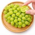 Yeonjungchoejeo Ssieopscheong Grape Choedae 22 brix Aepeulcheong Grape Otomkeuriseupi , 1 Box , 2 kg ([연중최저가] 씨없는청포도 최대22brix 애플청포도 오톰크리스피, 1박스, 2kg)