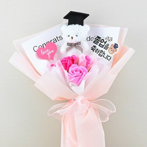 Toto Gomdol Inhyeong Binukkot Joleopsik Kkotdabal Types Bang Johwa Joleop Seonmul Set , 1 Pack , Pink , 40 cm (토이토 곰돌이 인형 비누꽃 졸업식 꽃다발 종이가방 조화 졸업 선물 세트, 1개, 핑크, 40cm)