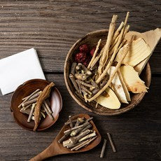 Momaejohwa 6 Geun Red Ginseng Deuleogan Samgyetang Jaeryo Moeum , 140 g, 1 Pack (몸애조화 6년근 홍삼이 들어간 삼계탕 재료 모음, 140g, 1개)