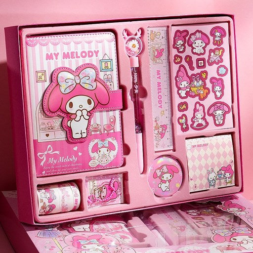 Sanrio Daeori Kkumigi Mungu Set Seonmul Set Saengseonmul Sinamorol Kumi Mameldi Memoji Seutikeo Bolpen Dakku Set , Mameldi Set , 1 Set (산리오 다어리 꾸미기 문구 선물 생선물 시나모롤 쿠미 마멜디 메모지 스티커 볼펜 다꾸)