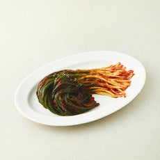 Inu Deo Flavor Na Pa Kimchi (인우 더맛나 파김치)